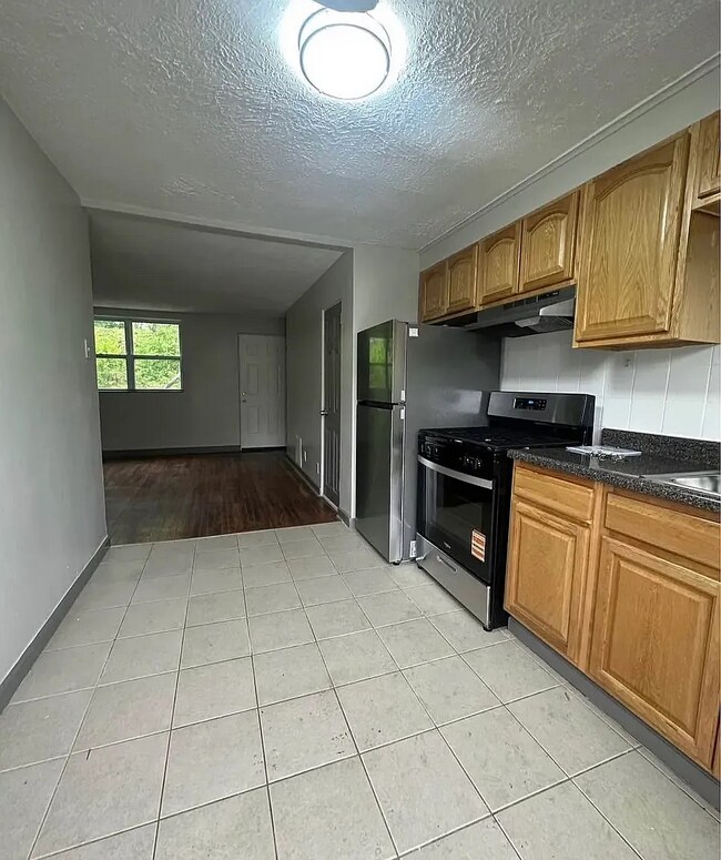 Building Photo - 1-3 bedroom garden style & townhouse