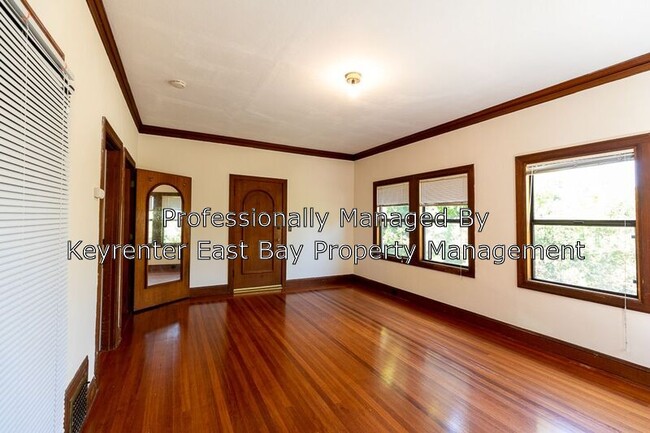 Building Photo - 1655 Euclid Ave