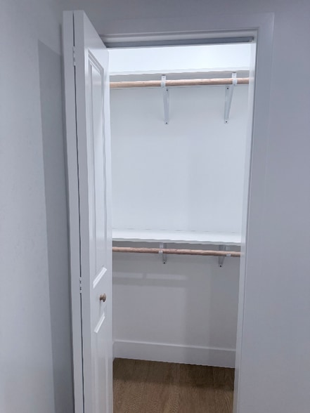 Building Photo - 442 E 44th Cir