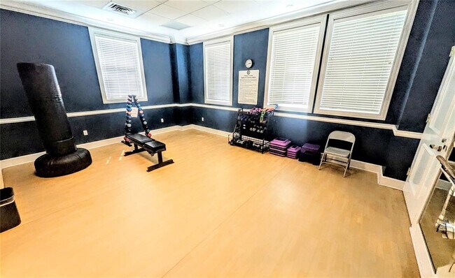 Building Photo - 750 N Tamiami Trl