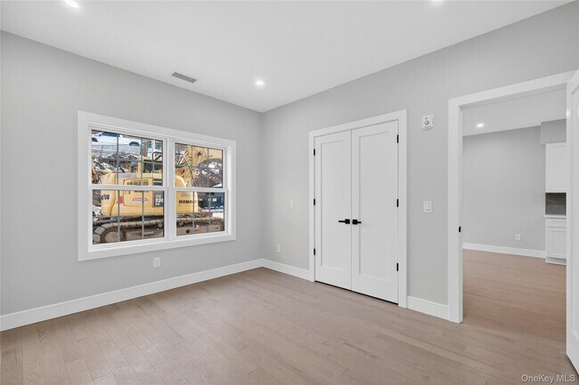 Building Photo - 10 Market St