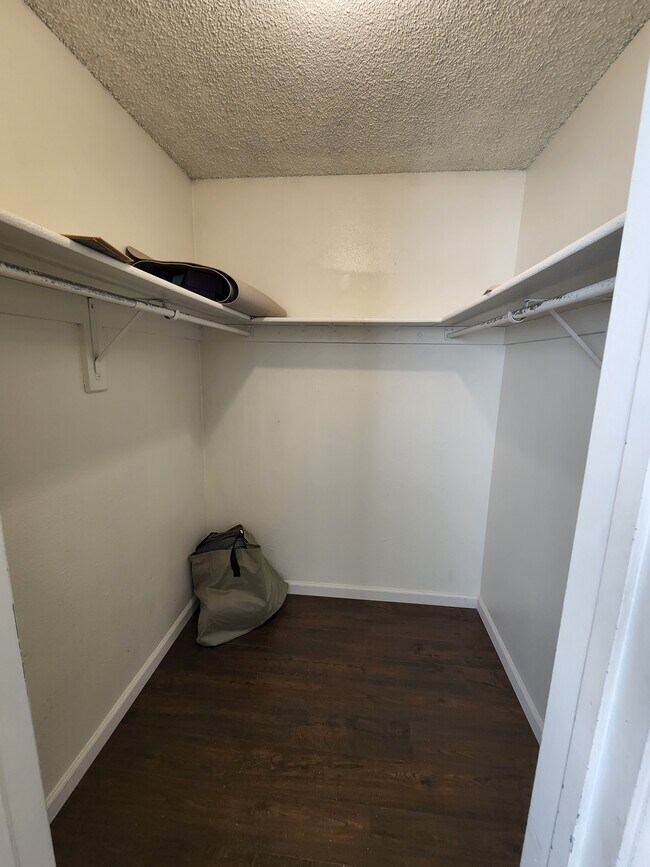 Building Photo - 10913 Forest Cir