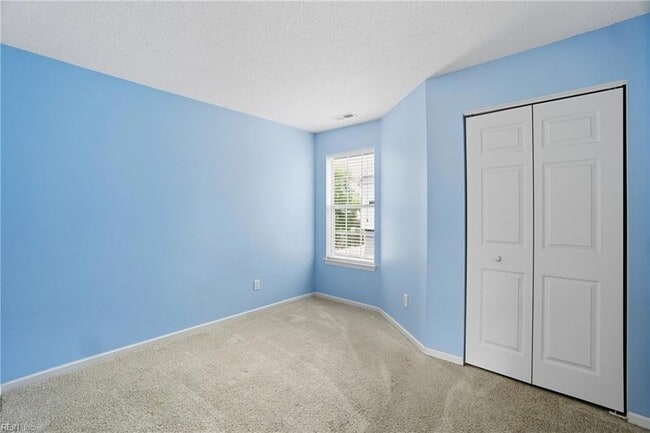 Building Photo - 716 Aylesbury Dr