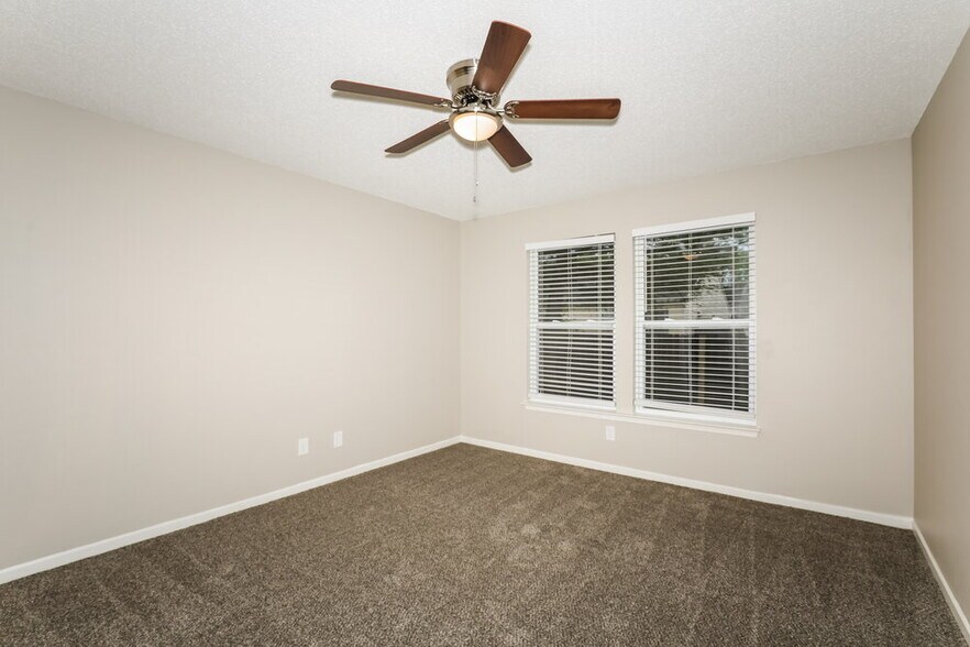 Building Photo - 687 Hickory Pine Dr