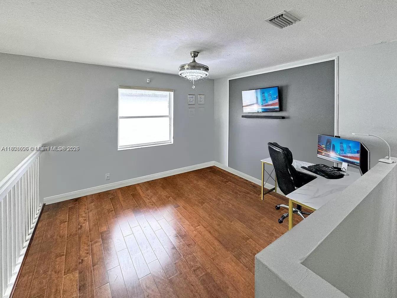 Building Photo - 5901 S Sable Cir