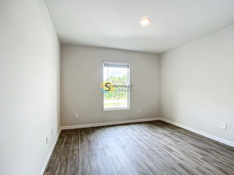 Building Photo - 3783 S Ventura Ave