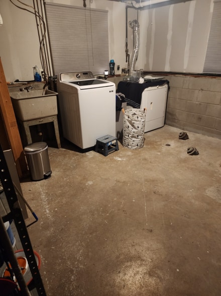 Building Photo - 262 Jamestown Terrace