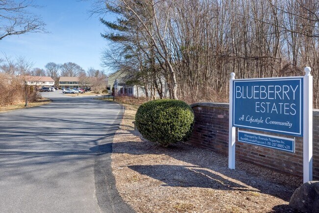 Building Photo - 3 Blueberry Dr