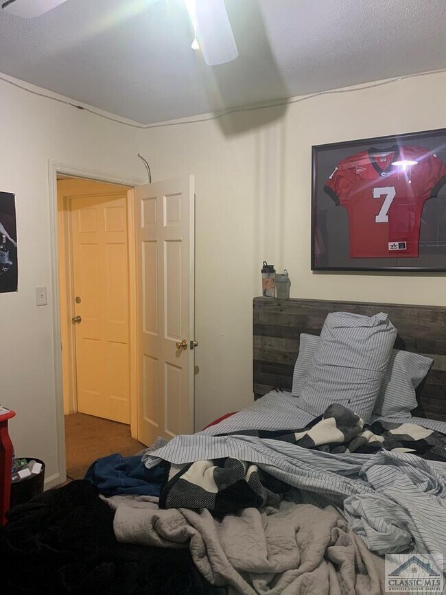 Building Photo - 350 S Pope St