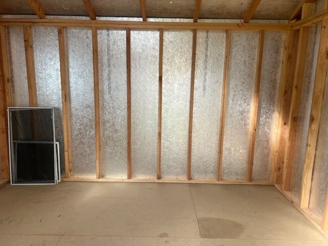 Building Photo - NEW TO MARKET, CLOSE TO SOUTH MEDFORD HIGH SCHOOL