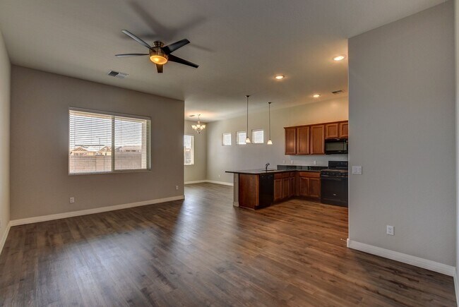 Building Photo - Rate reduction on this beautiful Townhome in Granville!