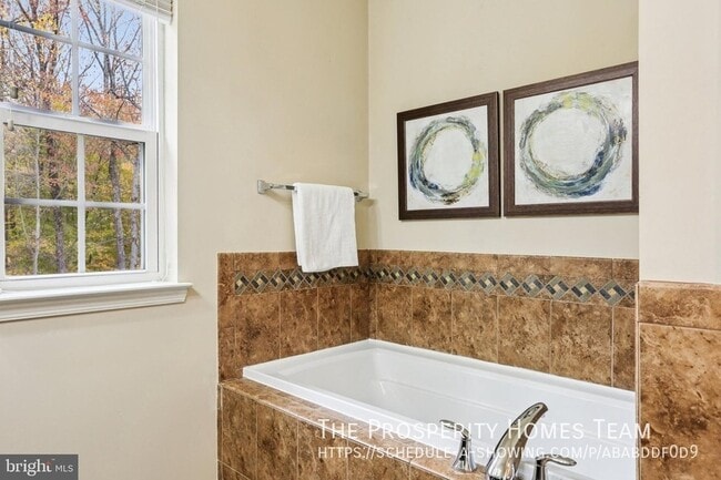 Building Photo - 9384 Rock Ripple Ln