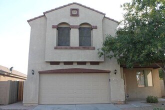 Building Photo - Beautiful 3 Bedroom, 2.5 Bath Home w/Open Floor Plan and Loft! Large Backyard with Fire Pit! Wash...