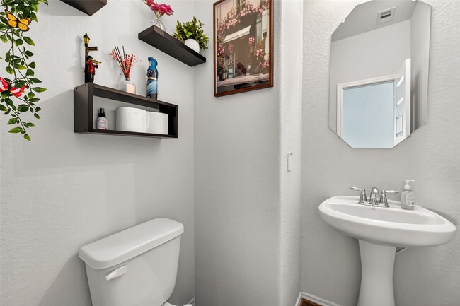 Building Photo - 1601 Darwin Cedar Dr