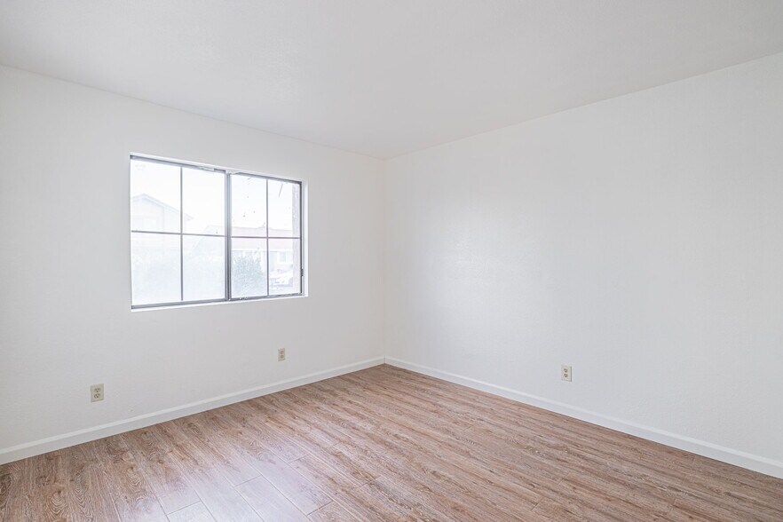 Building Photo - 38659 Angele Trumpet Ct