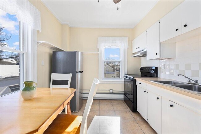 Building Photo - 10 Braman St