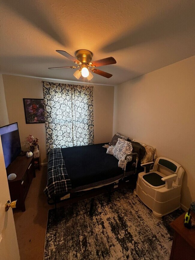 Building Photo - 3-Bedroom/2-Bathroom Single-Family Home – Available August 1st!