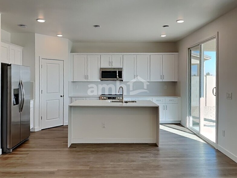 Building Photo - 25550 N 185th Ave