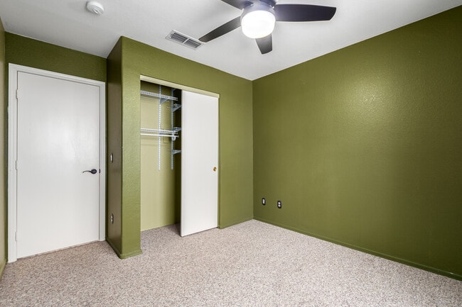 Building Photo - 9150 W Grovers Ave