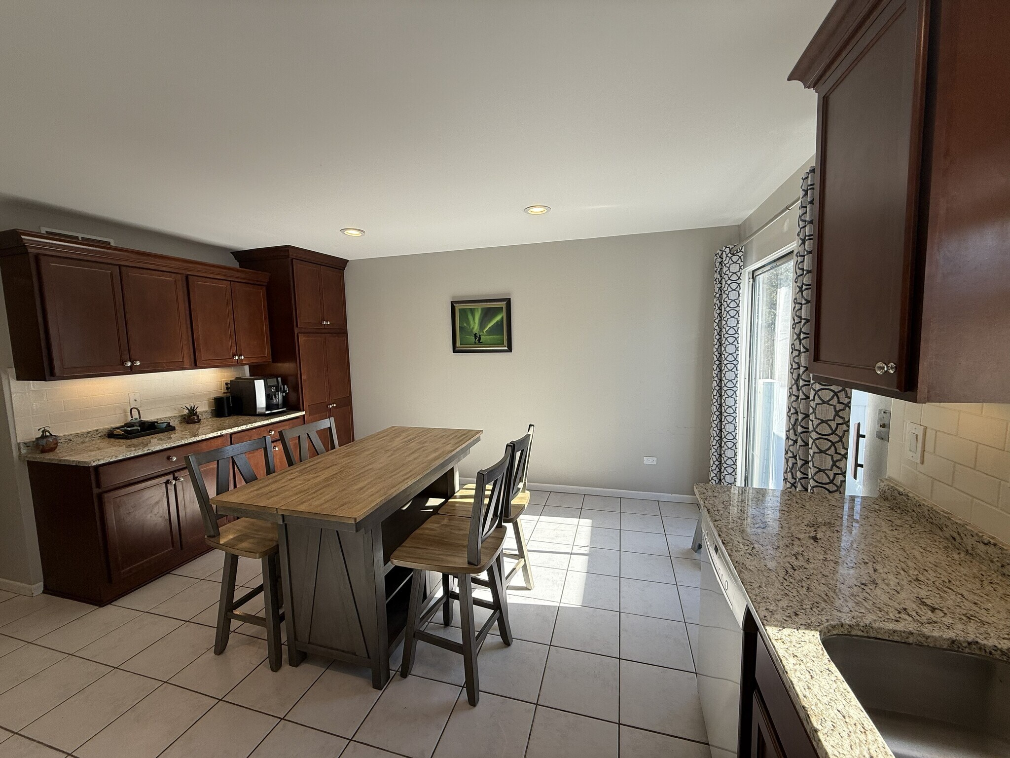 Building Photo - 525 Lasalle Ln