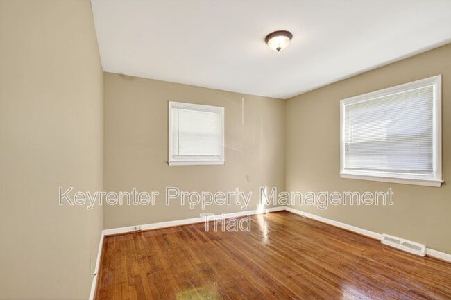 Building Photo - 1821 W Meadowview Rd