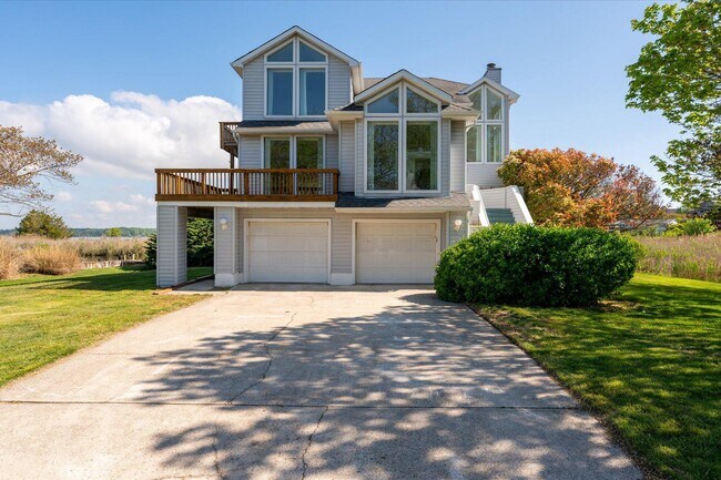 Building Photo - 1100 Paca Dr