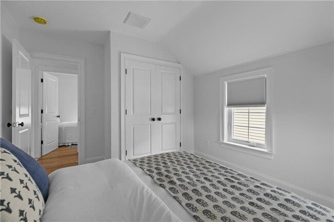Building Photo - 34 E Bowery St