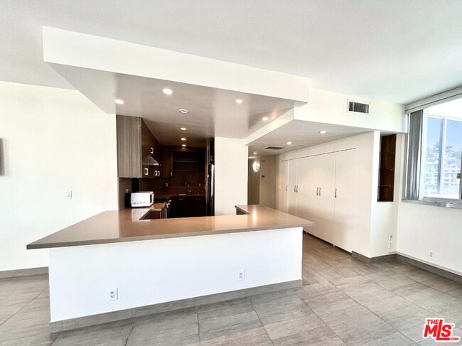 Building Photo - 17350 Sunset Blvd