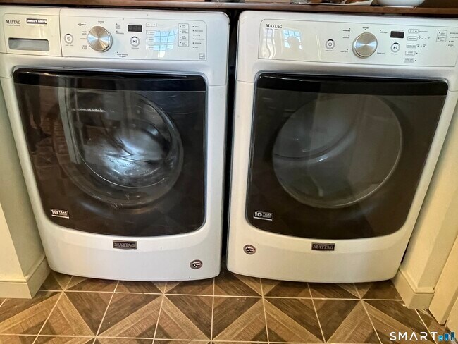 Building Photo - 39 Main St