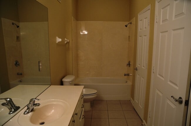 Building Photo - Nice 3/2 Condo in Horizons at Vista Lakes ...