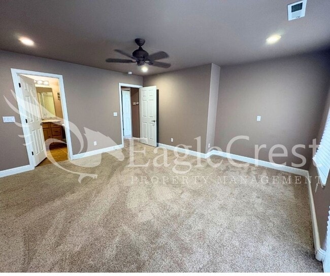 Building Photo - 44 Vinehill Dr