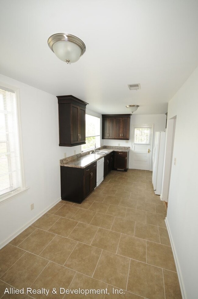 Building Photo - 4 br, 2 bath House - 16 Windsor Drive