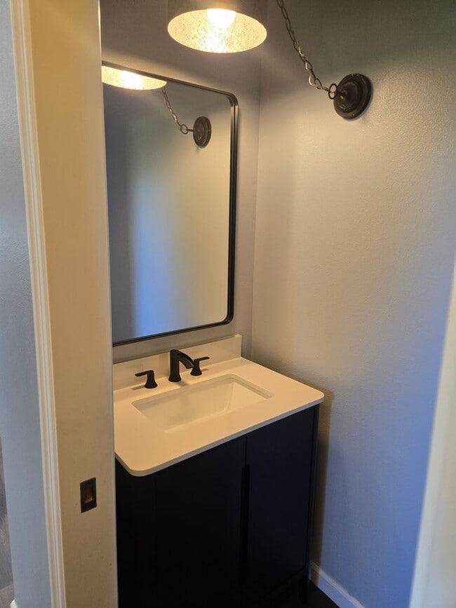 Building Photo - STATUS:AVAILABLE  | R17 | $ 2995