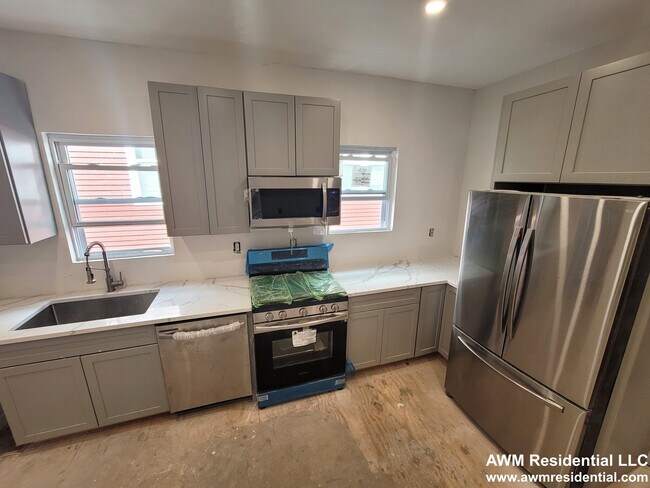 Building Photo - 16 Woodcliff St