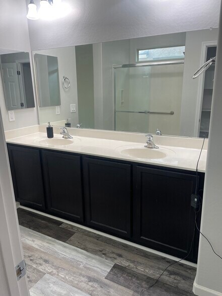 Double vanity master bath - 25972 W Burnett Rd
