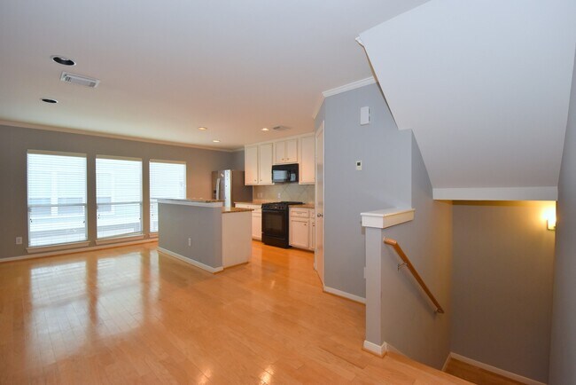 Building Photo - 1267 W 17th St