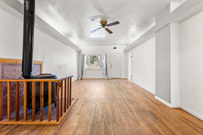 Building Photo - Old Town Lafayette Location! 4 bedrooms! Huge garage!
