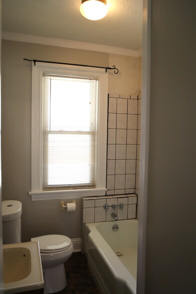 First floor full bathroom with bathtub - 715 Clinton Pl