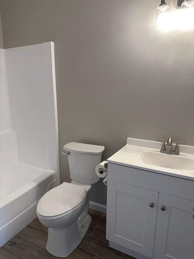 Building Photo - Prestigious Newhall Cul-de-Sac Home – Single Story 3 Bedroom + 2 Bath!