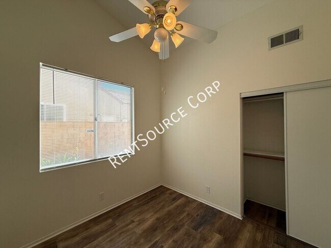 Building Photo - 38758 Almador Ct