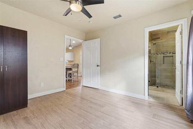 Building Photo - 1302 E Louisiana Ave