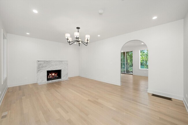 Building Photo - 1037 Belleforte Ave