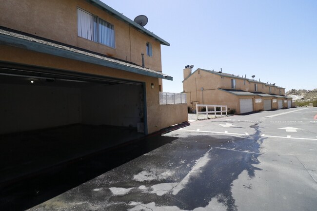 Building Photo - 15978 Muni Rd