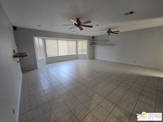 Building Photo - 74619 Fairway Dr