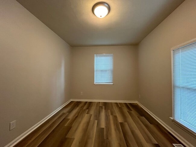 Building Photo - Welcome to this charming ranch-style home ...