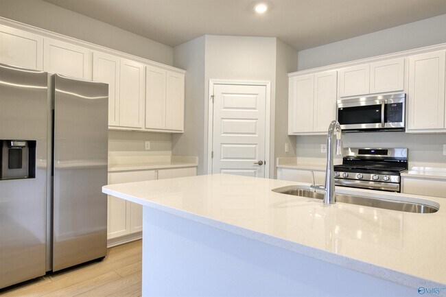 Building Photo - 12392 Whitcomb Cir