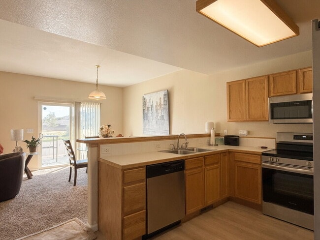Building Photo - Lakeside 3 Bed/2.5 Bath Townhome in Gateway Community! Quiet, Scenic Living in The Heart Of Denver!