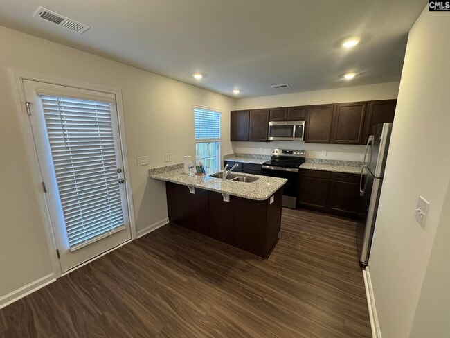 Building Photo - 811 Coburg Ln