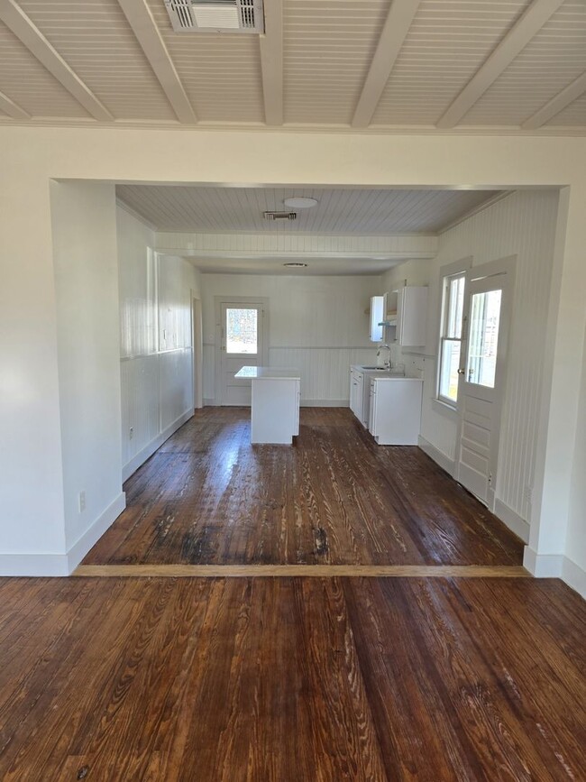 Building Photo - Saint Street House for Rent