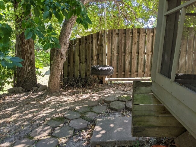 Building Photo - 3 bedroom home